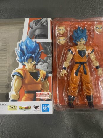SH Figuarts Dragon Ball Super Saiyan God Super Saiyan Son Goku Figure