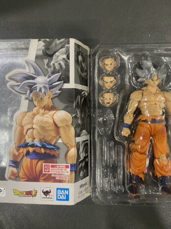 SH Figuarts Dragon Ball Ultra Instinct Goku Figure