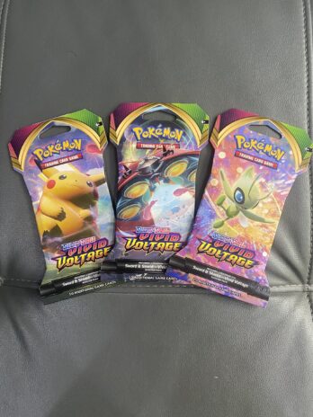 Vivid Voltage Sleeved Booster Pack