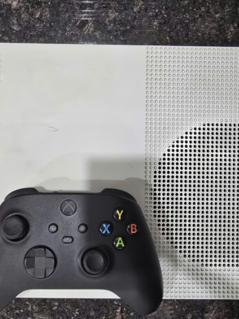 Máy chơi game Xbox One S